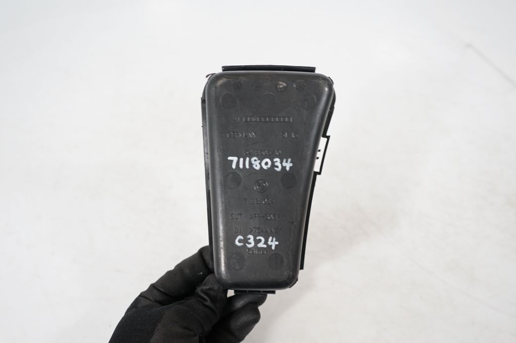 Gear shifter surround trim plastic (8)