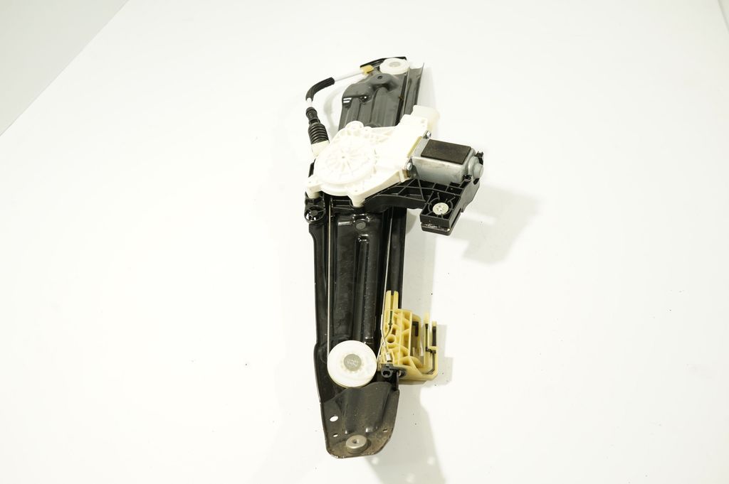 Rear door window regulator with motor (2)