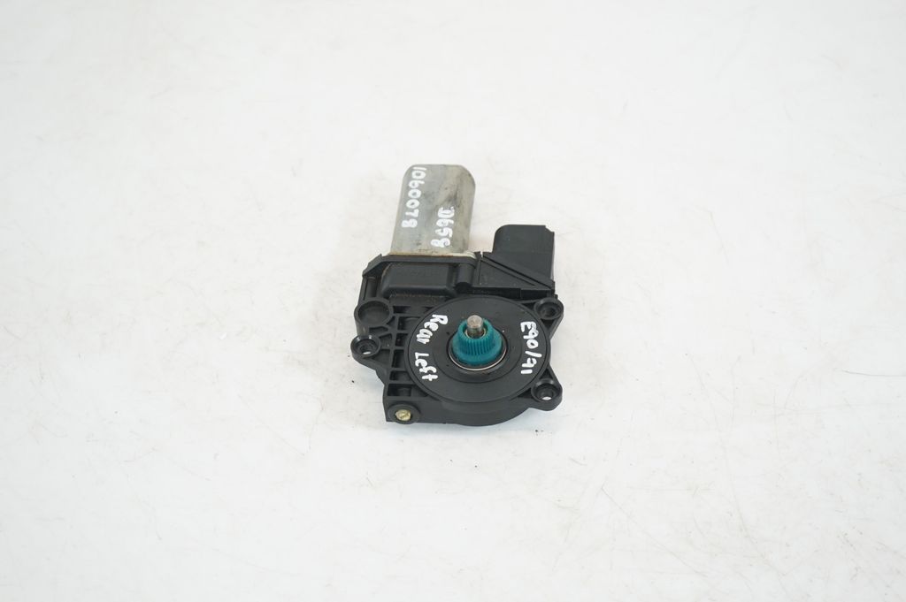 Rear door window regulator with motor (2)