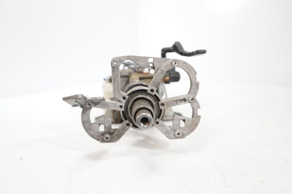 Steering wheel axle (8)