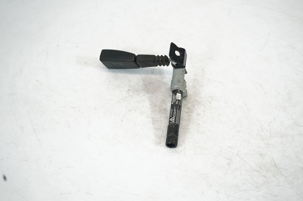 Rear seatbelt buckle (4)