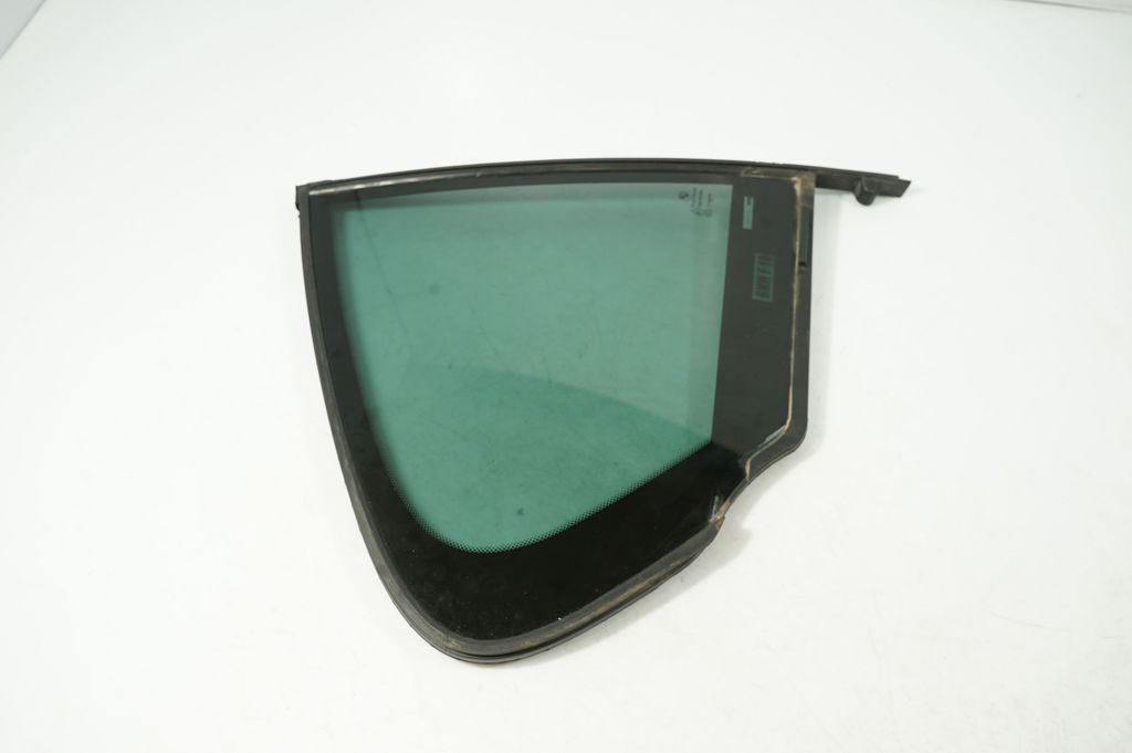 Rear vent window glass (4)