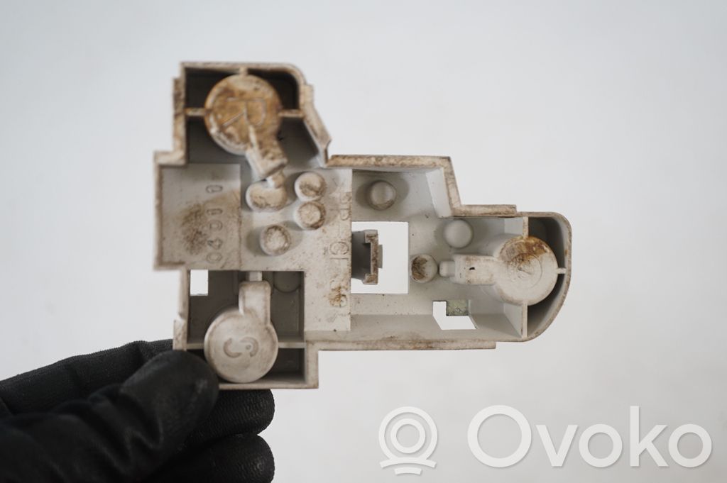 Tail light bulb cover holder (7)