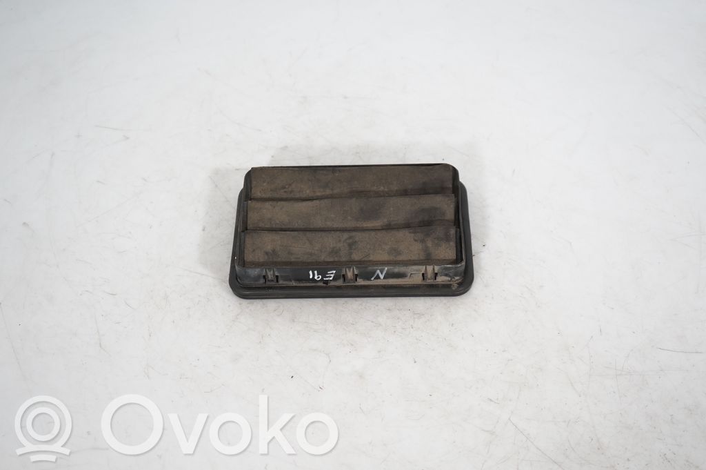 Quarter panel pressure vent (5)