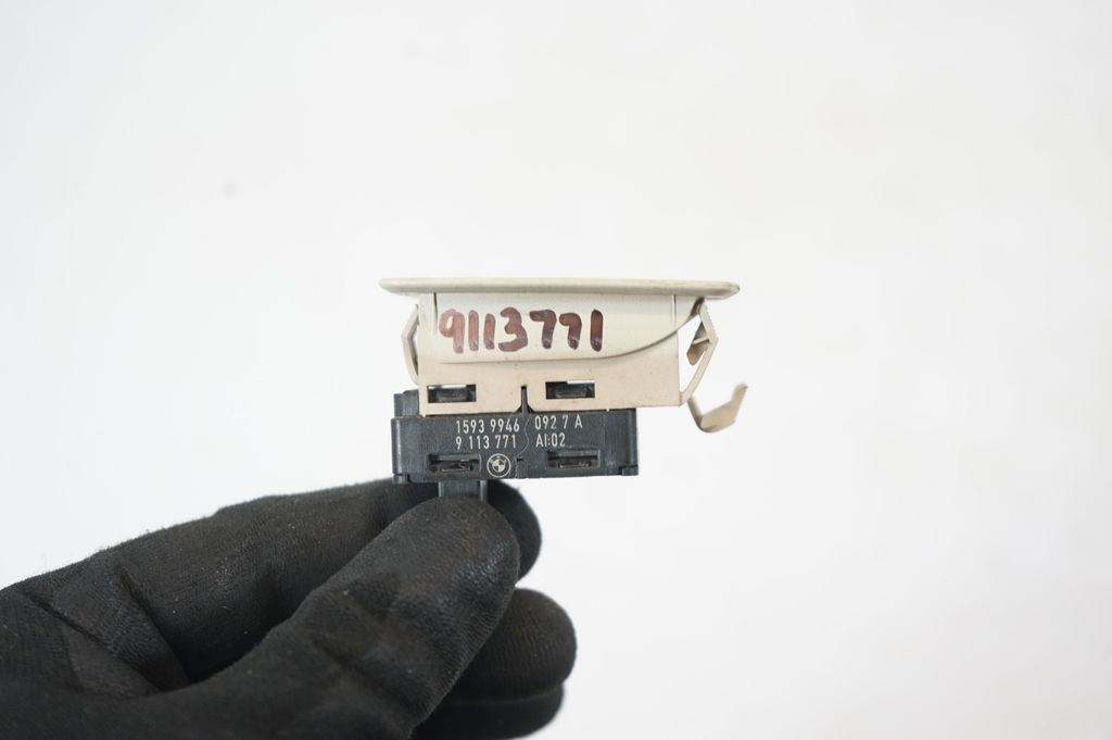 Electric window control switch (8)