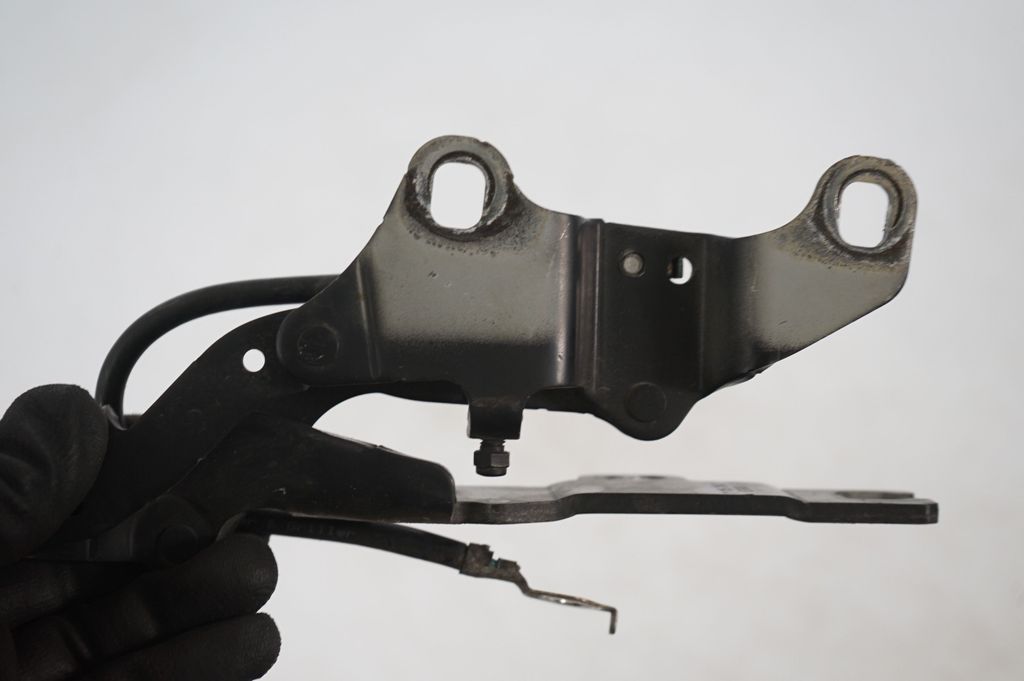 Engine bonnet/hood hinges (6)