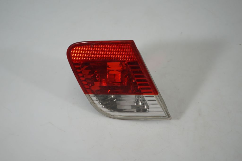 Tailgate rear/tail lights (3)