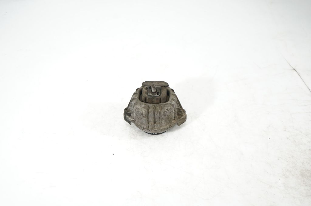 Engine mount bracket