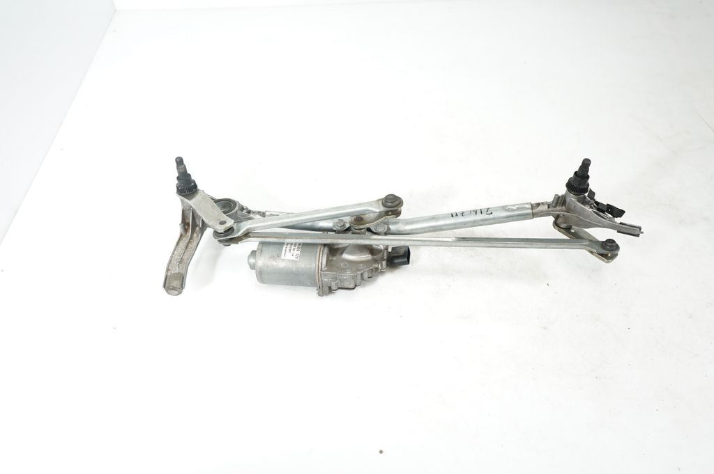 Front wiper linkage and motor (5)