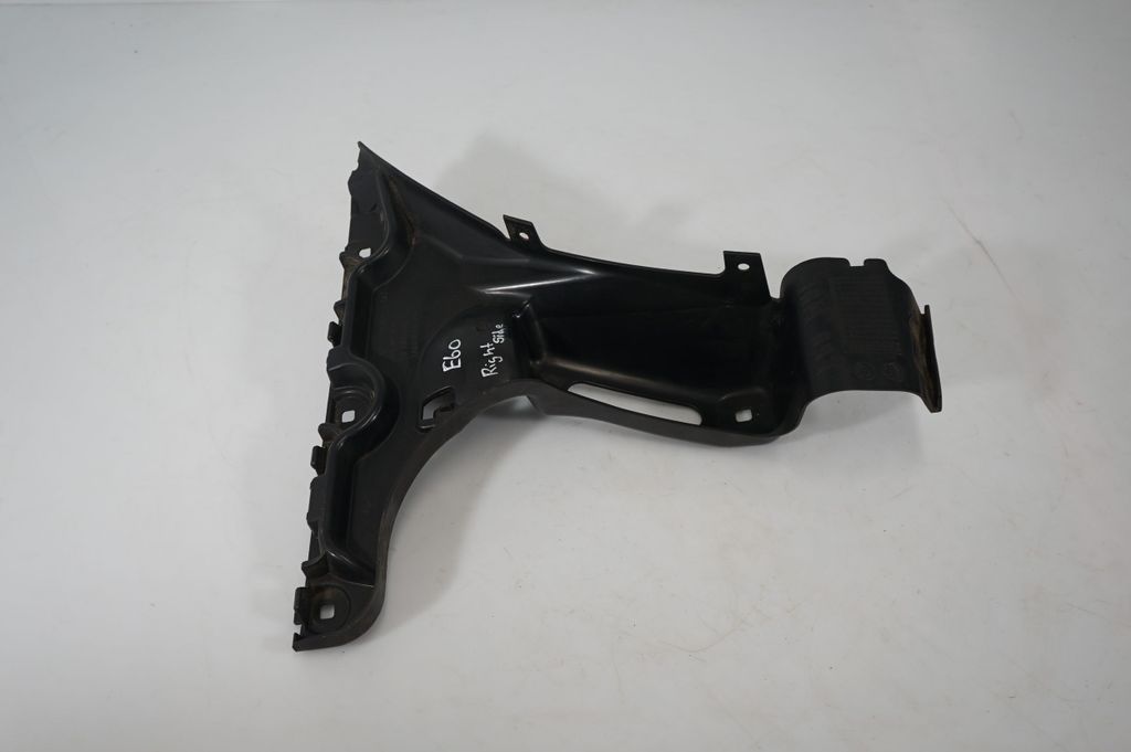 Rear bumper mounting bracket (4)