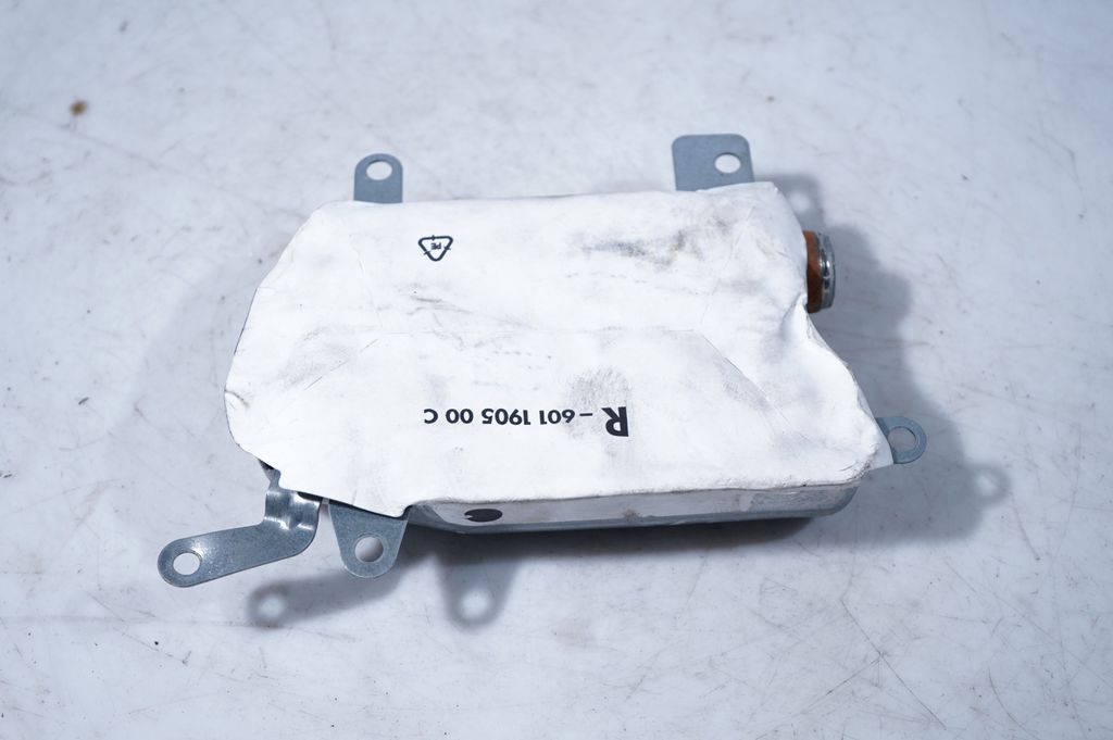 Front door airbag (6)