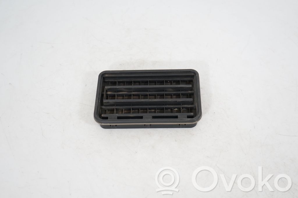 Quarter panel pressure vent