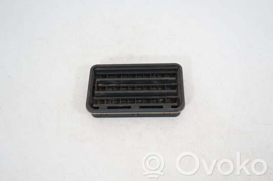 Quarter panel pressure vent