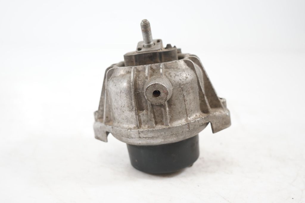 Engine mount bracket (5)