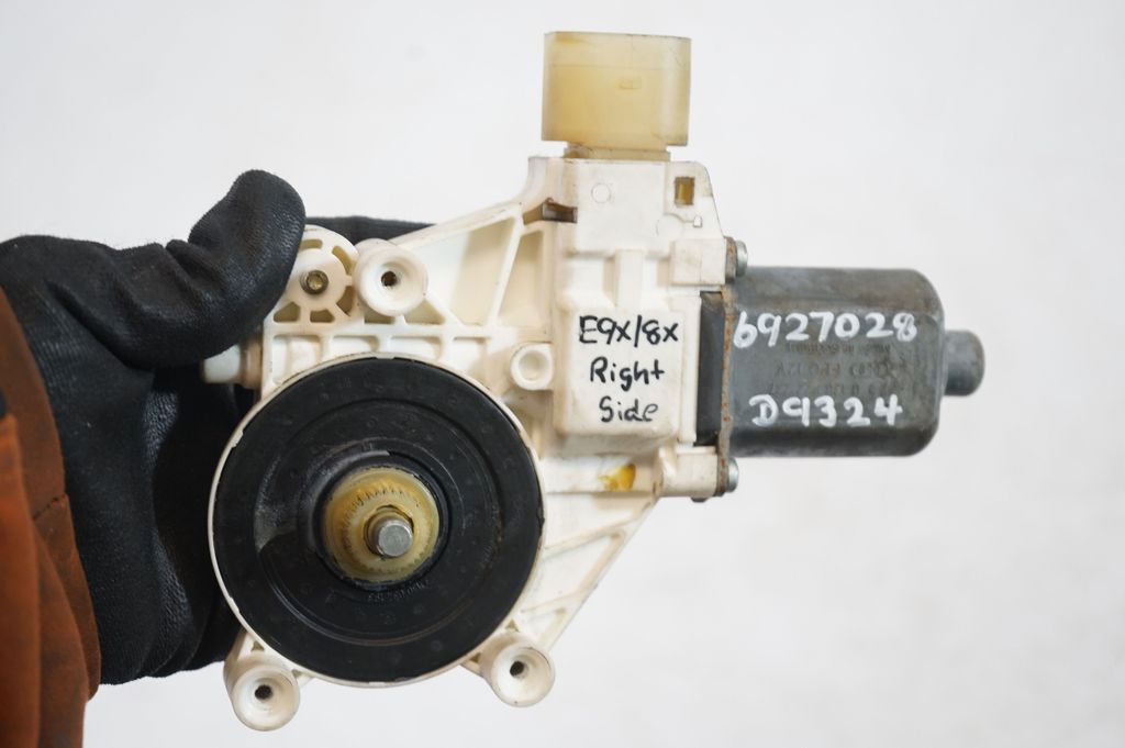 Front door window regulator with motor (8)