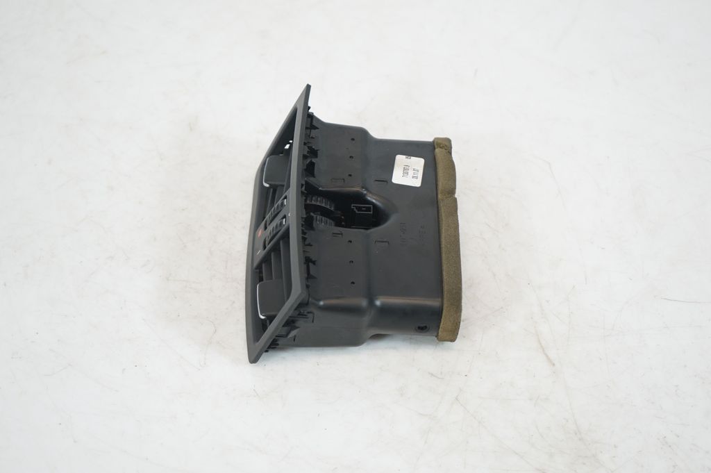 Rear air vent grill (2)