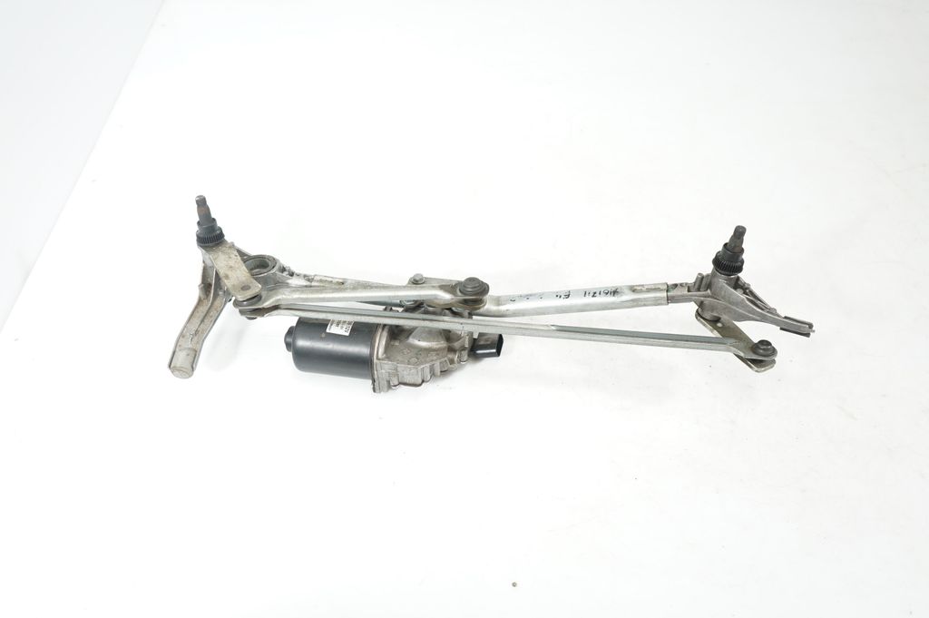 Front wiper linkage and motor (5)