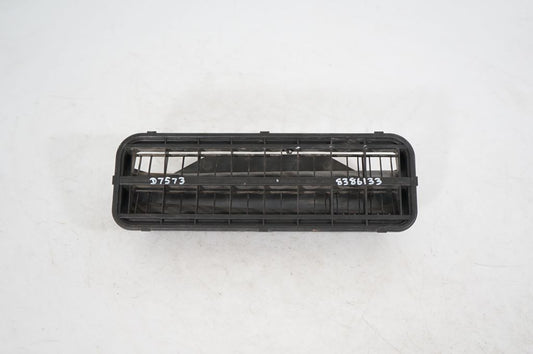 Quarter panel pressure vent