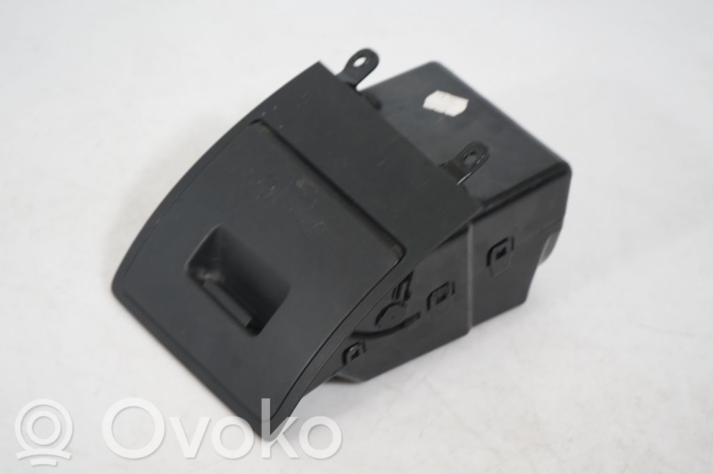 Glove box (6)