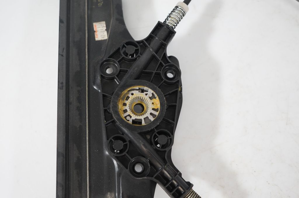 Front door window regulator with motor (7)