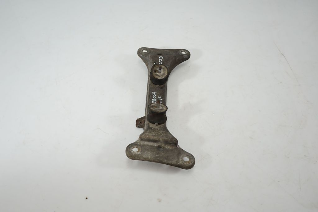 Gearbox mounting bracket (4)