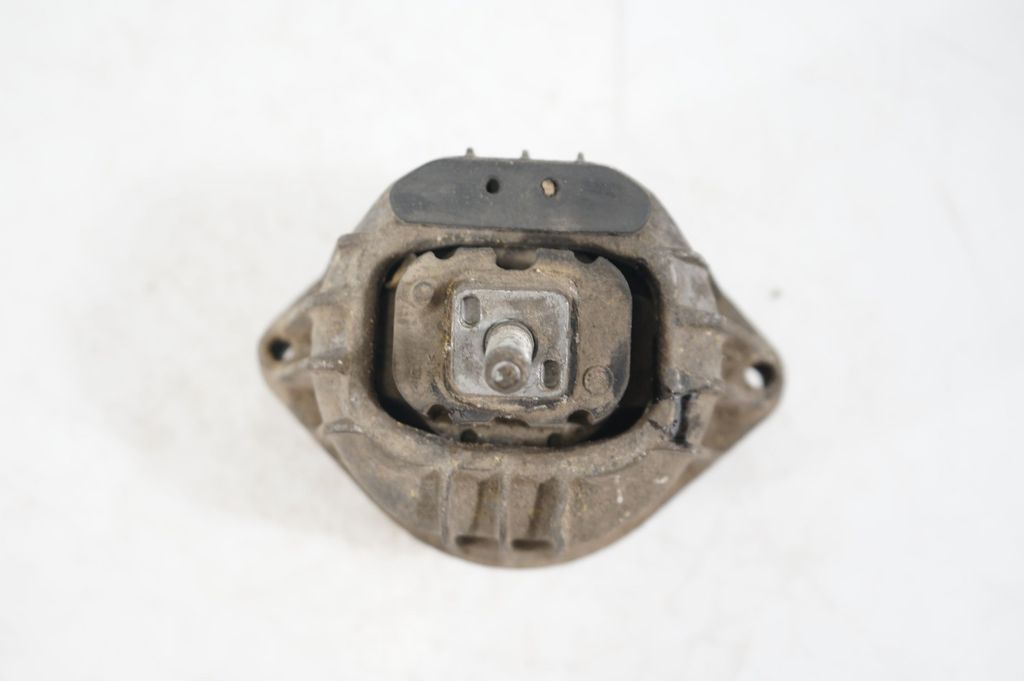 Engine mount bracket (7)