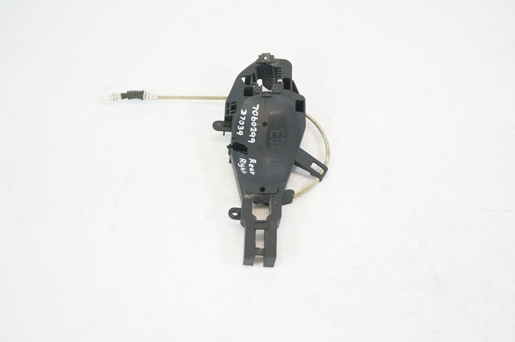 Rear door exterior handle/bracket (2)