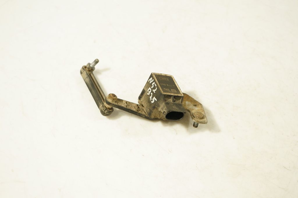 Headlight/headlamp level sensor