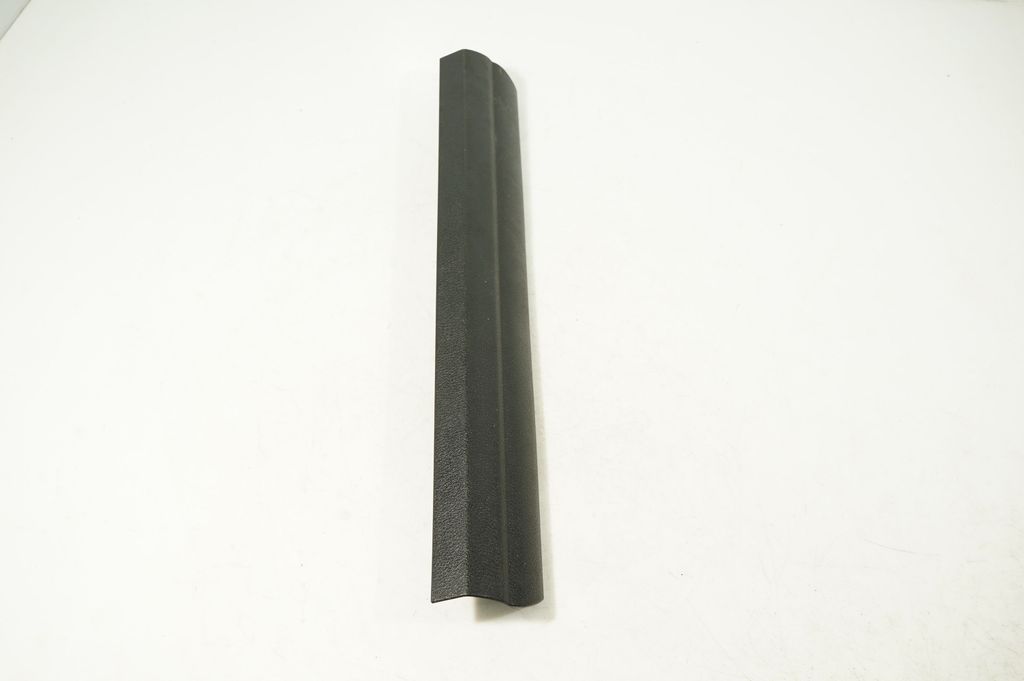 Front sill trim cover (4)