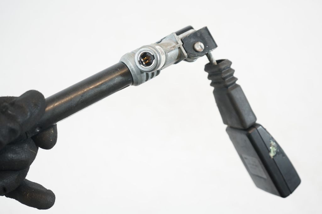 Rear seatbelt buckle (6)