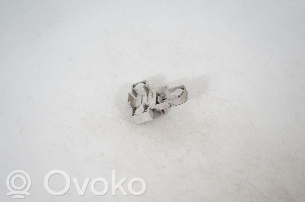 Tail light bulb cover holder (5)