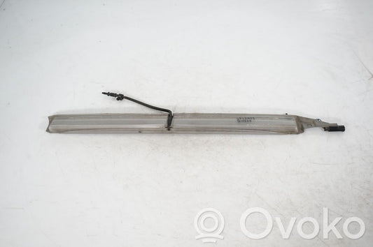 Third/center stoplight