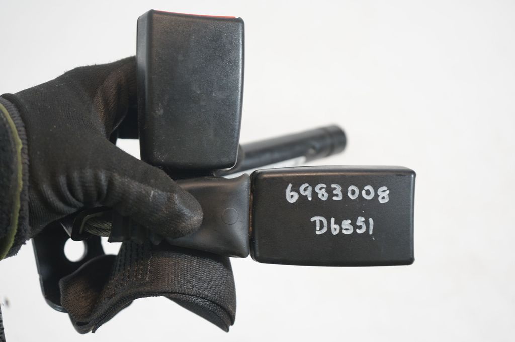 Rear seatbelt buckle (7)