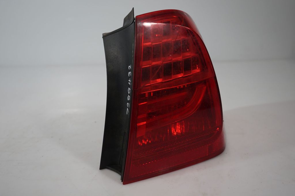 Rear/tail lights (8)