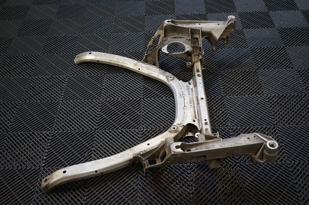 Front subframe (2)
