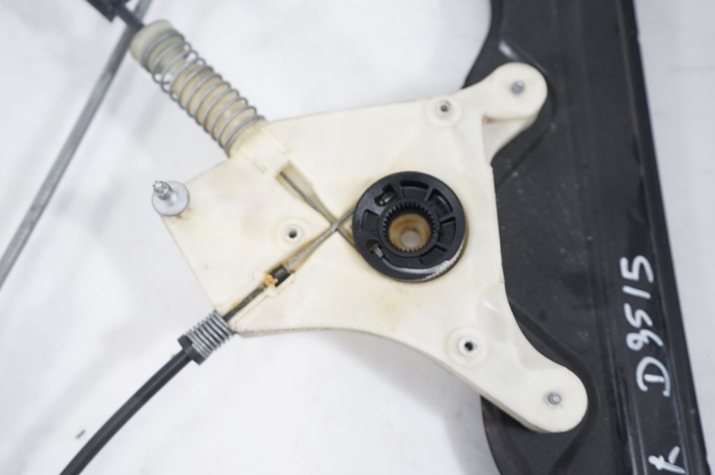 Front door window regulator with motor (8)