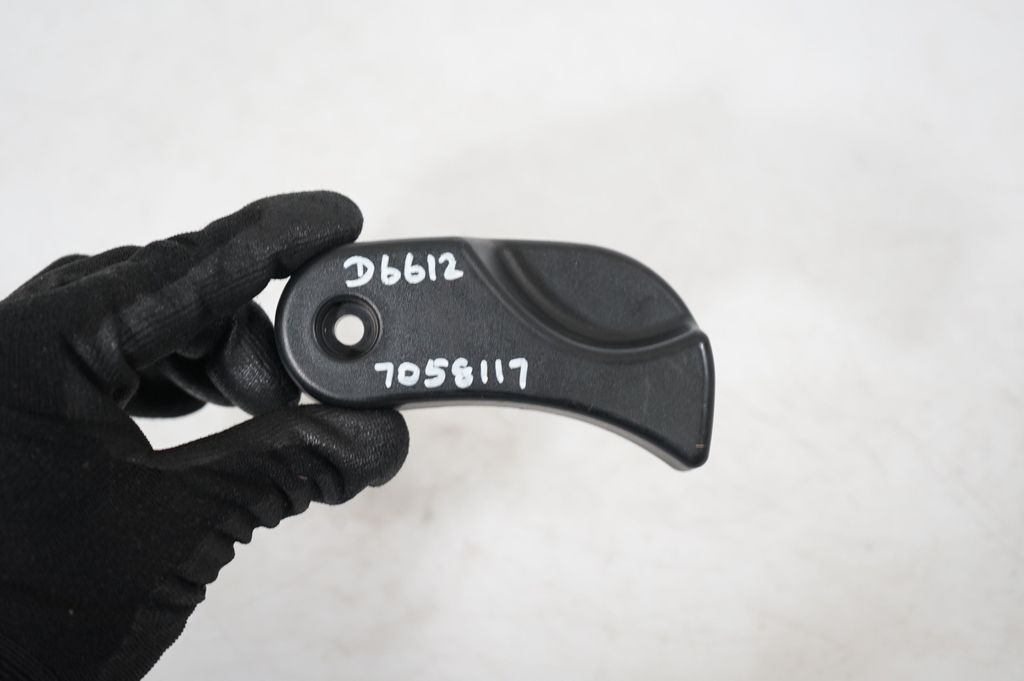 Engine bonnet (hood) release handle (7)