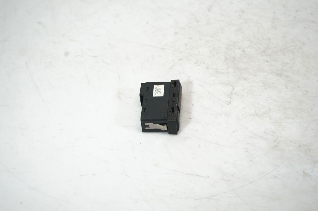 Hazard light switch (4)