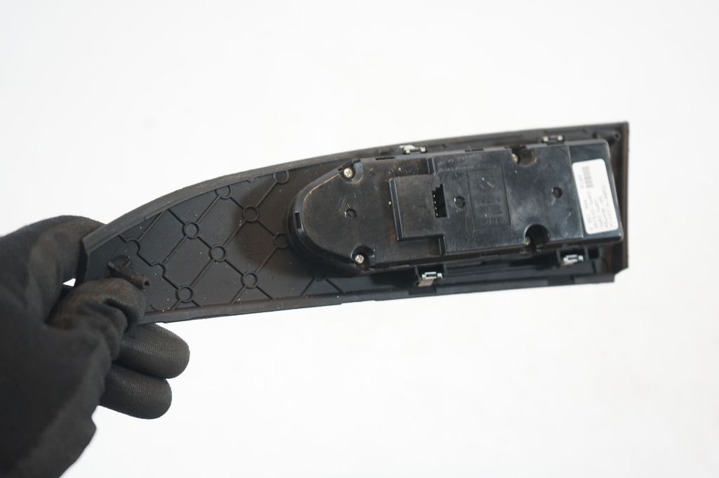 Electric window control switch (7)