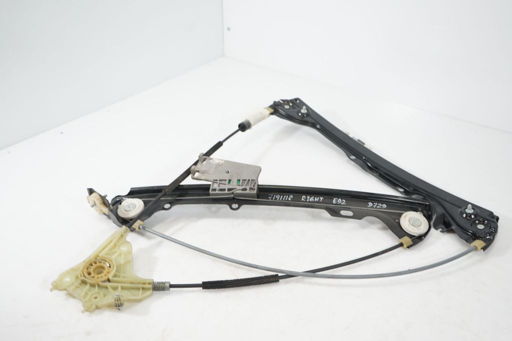 Front door window regulator with motor (7)