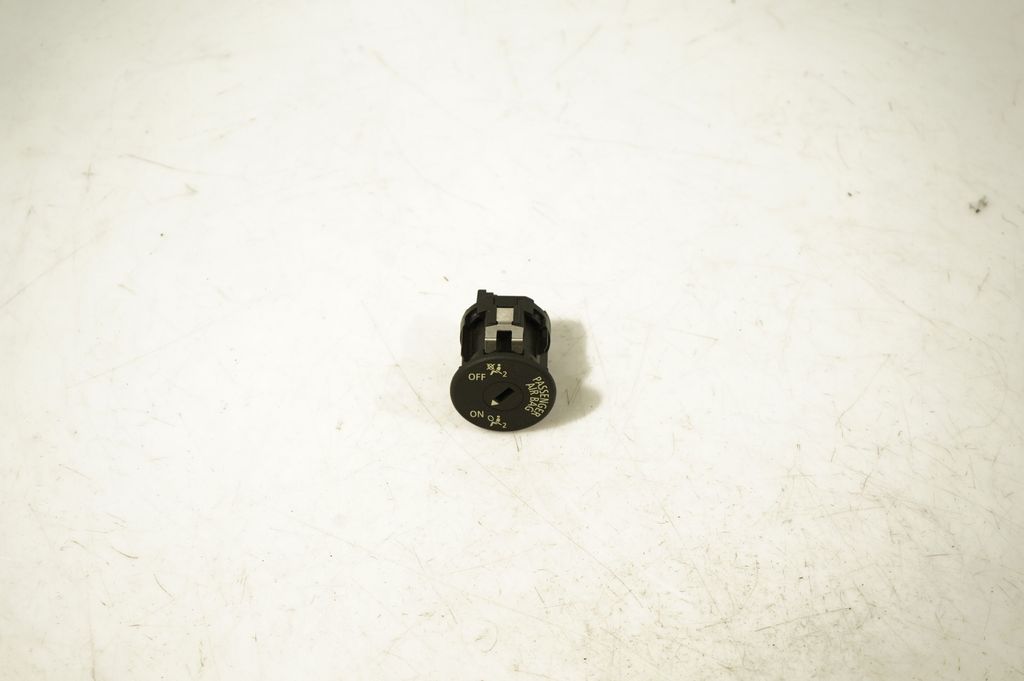 Passenger airbag on/off switch (5)