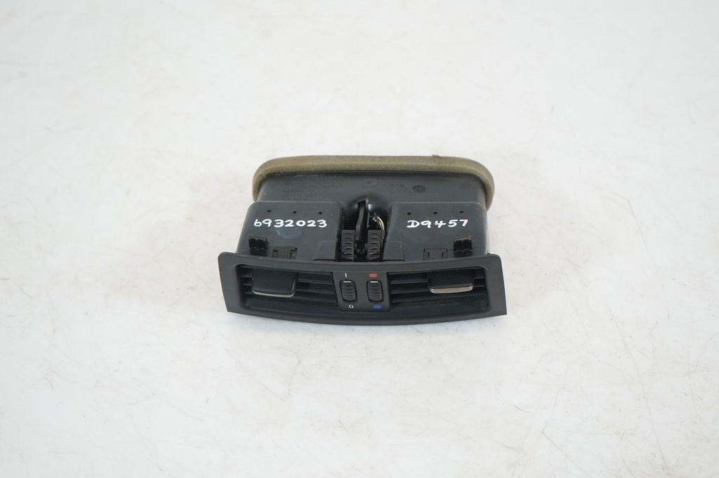 Rear air vent grill (5)