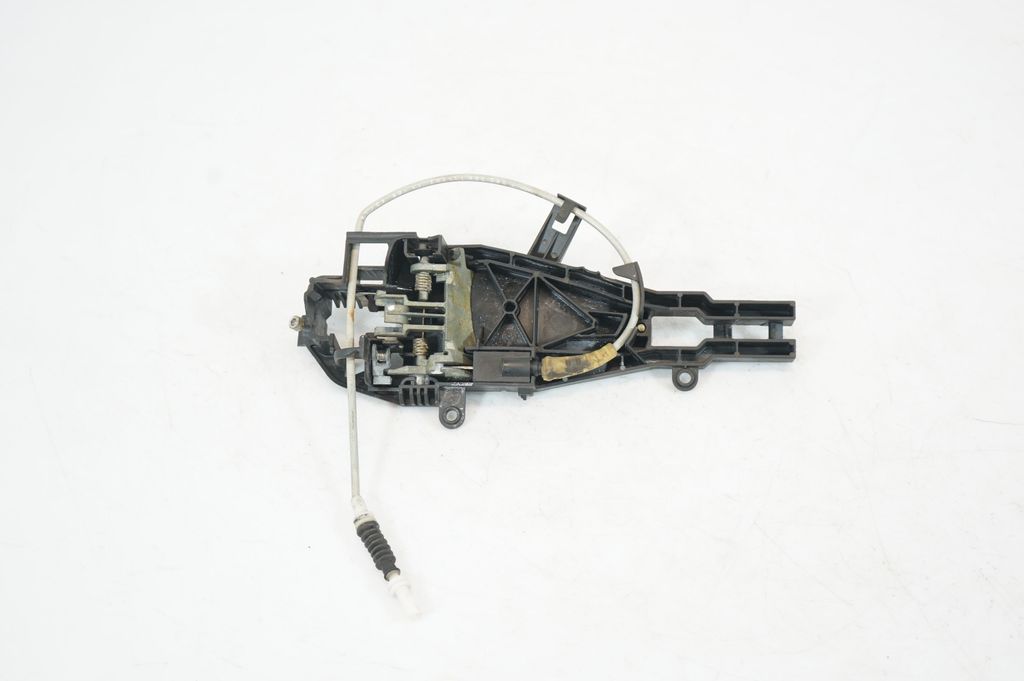 Rear door exterior handle/bracket (5)