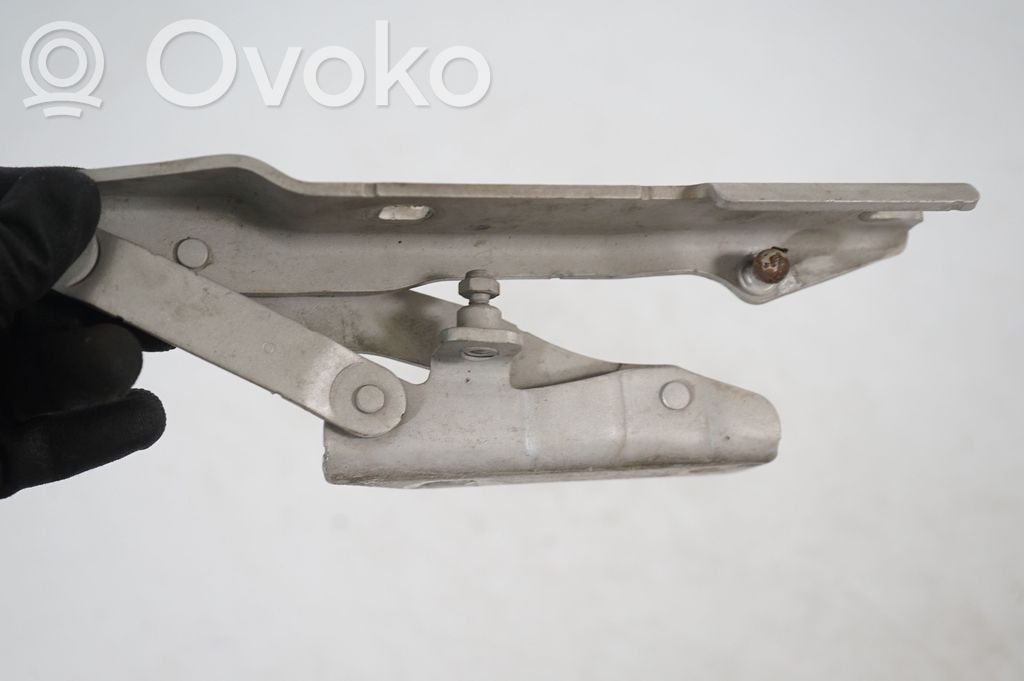 Engine bonnet/hood hinges (6)
