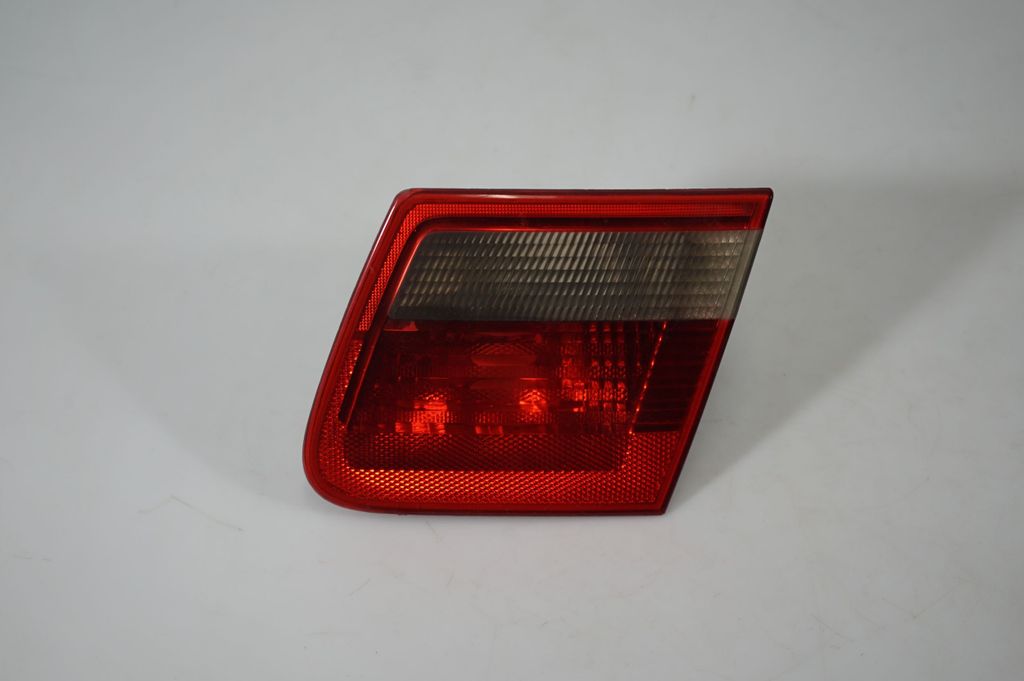 Tailgate rear/tail lights