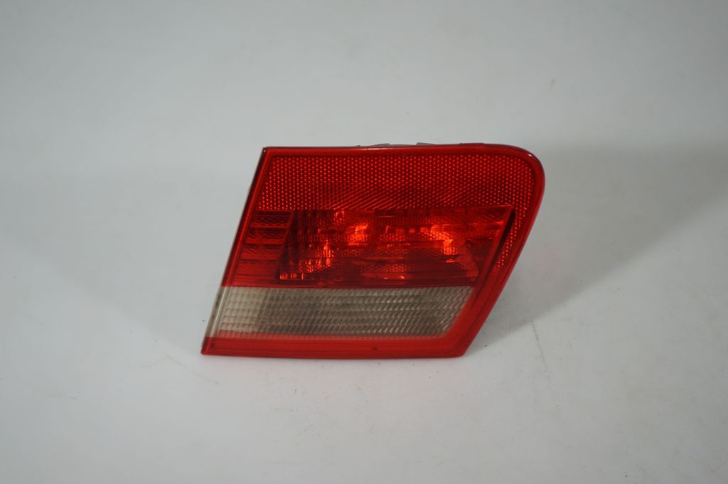 Tailgate rear/tail lights (3)