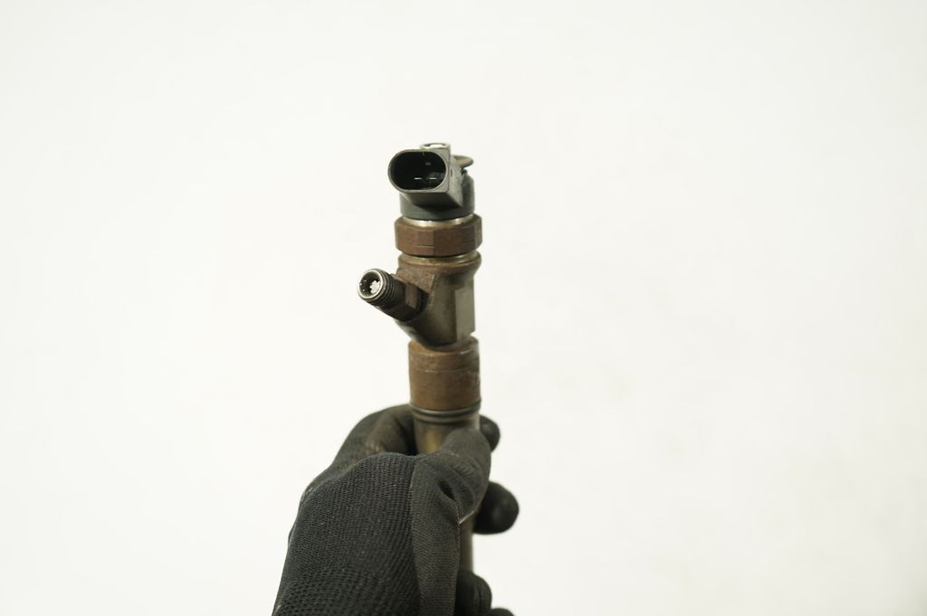 Fuel injector (6)