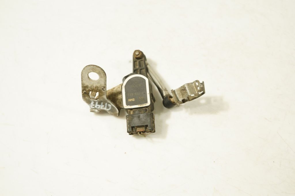 Headlight/headlamp level sensor