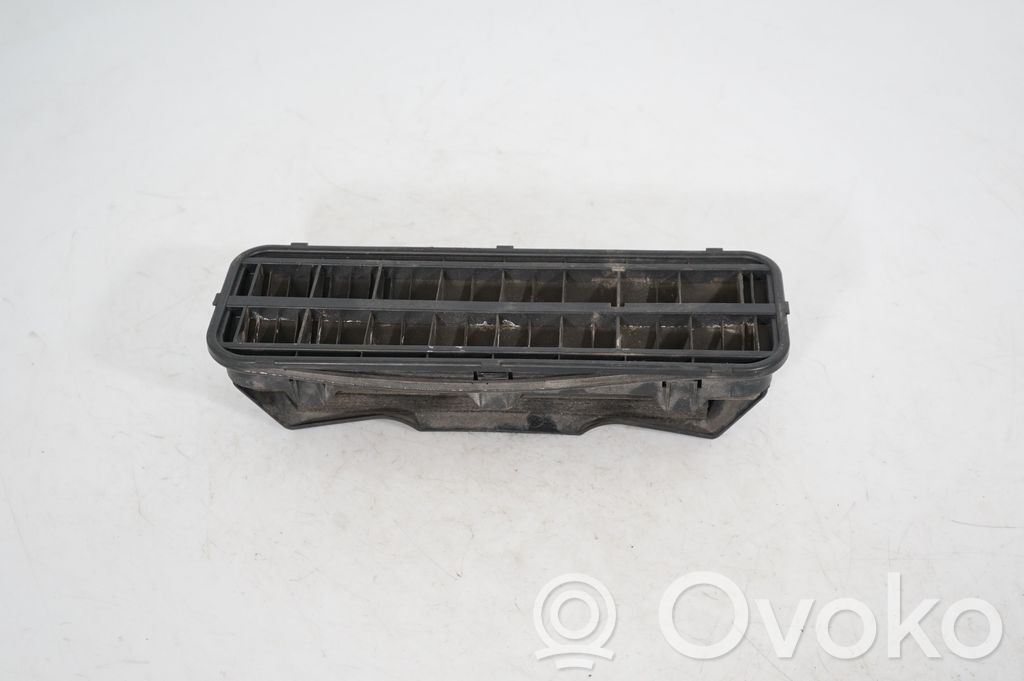 Quarter panel pressure vent