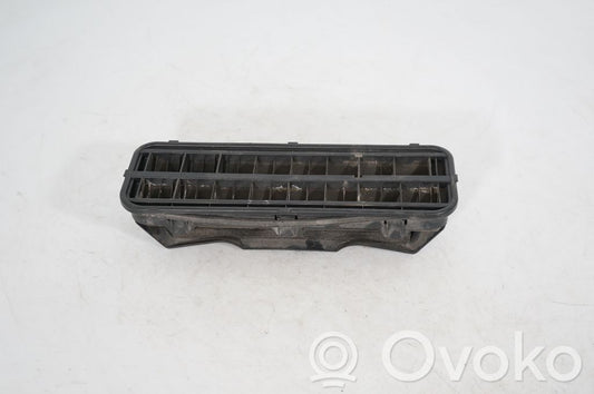 Quarter panel pressure vent